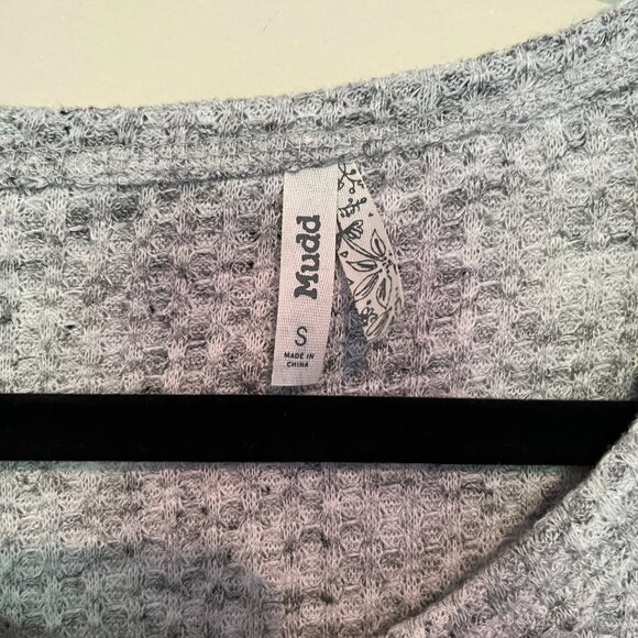Mudd Waffle Textured Knit Women’s Shirt Comfy Grey Size Small - Picture 2 of 6